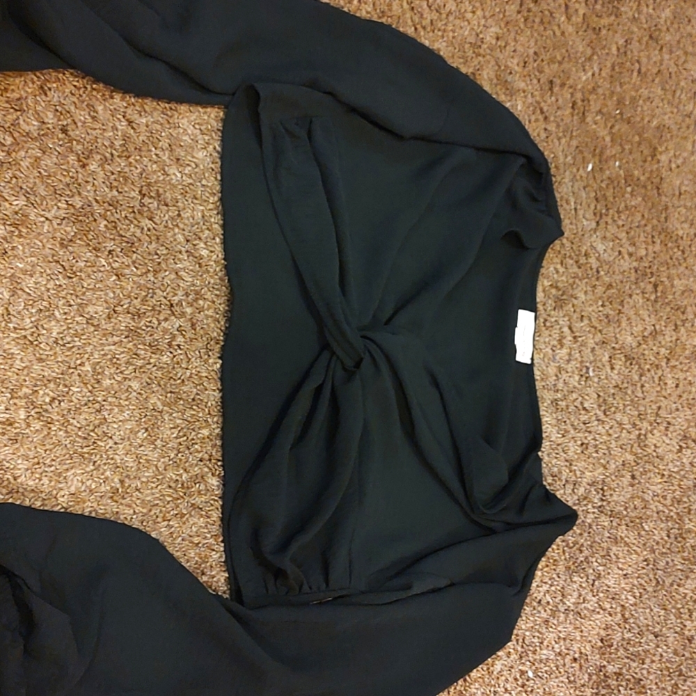 Black lightweight crop top